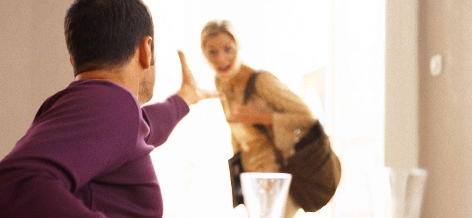 Xhelozia e sëmurë shpesh përfundon në polici dhe te psikiatri: Si të njihet, të parandalohet divorci dhe tragjeditë