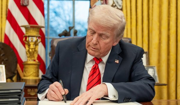 Pekini thotë se do të hakmerret ndaj Trumpit nëse ai nuk tërheq tarifën 100% mbi importet kineze