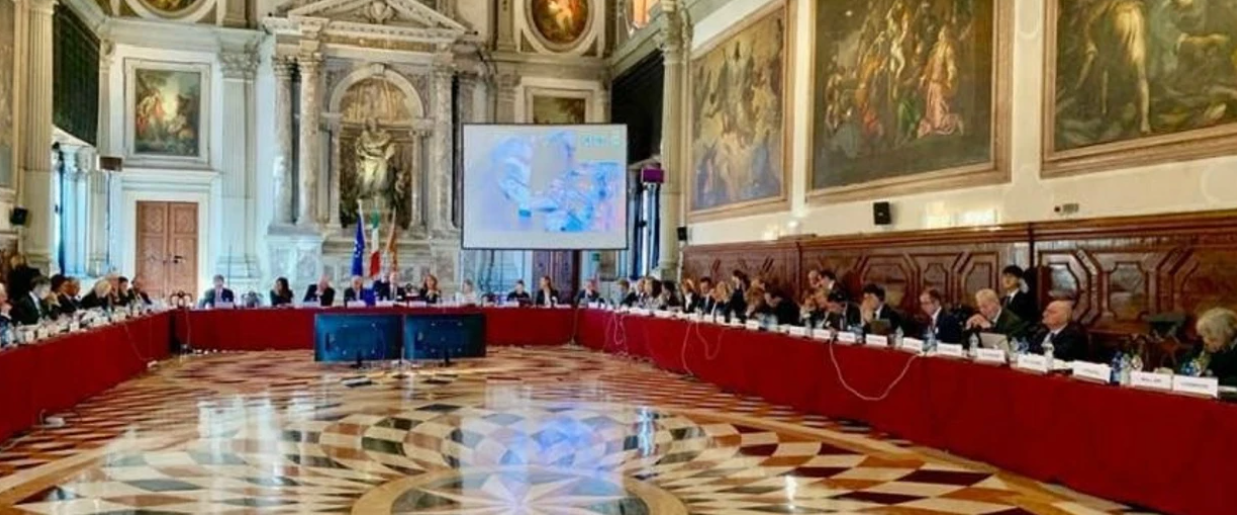 Komisioni i Venecias: Rekomandohet ndryshimi i Kushtetutës në RMV, i cili do të kufizonte të drejtën e rizgjedhjes së prokurorit publik