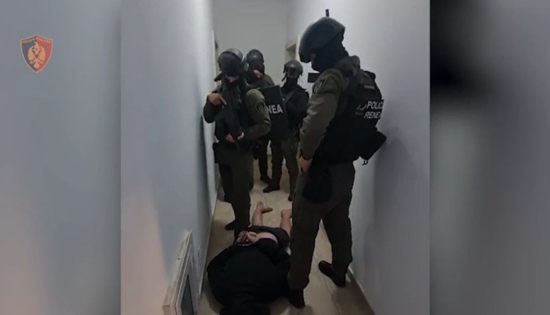 I siguroi banesën për t’u fshehur në Tiranë Aldo Avdylajt, arrestohet 29-vjeçari me rrezikshmëri të lartë
