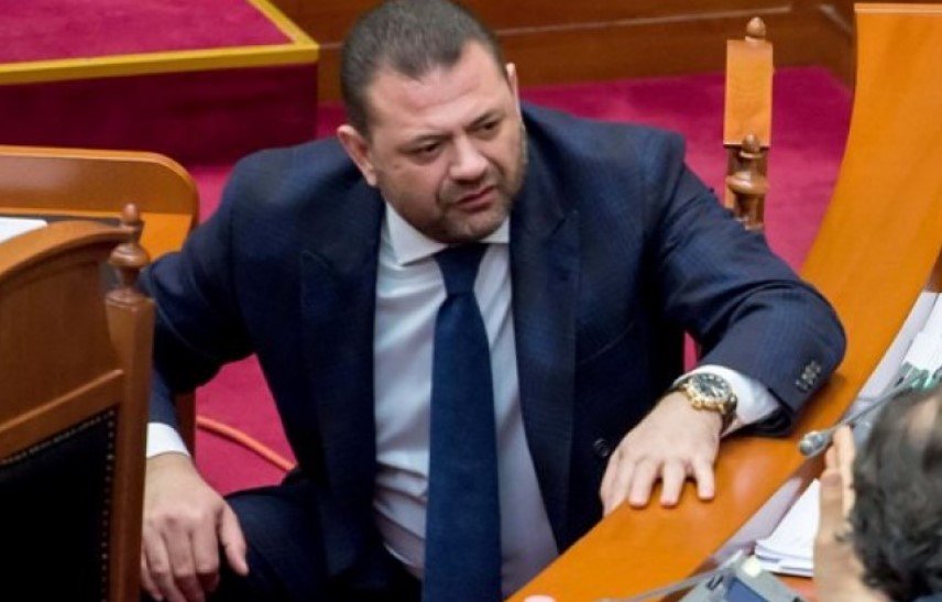 Mori mandatin pas dorëheqjes së Tom Doshit, betohet në Kuvend deputeti Besnik Brahimi