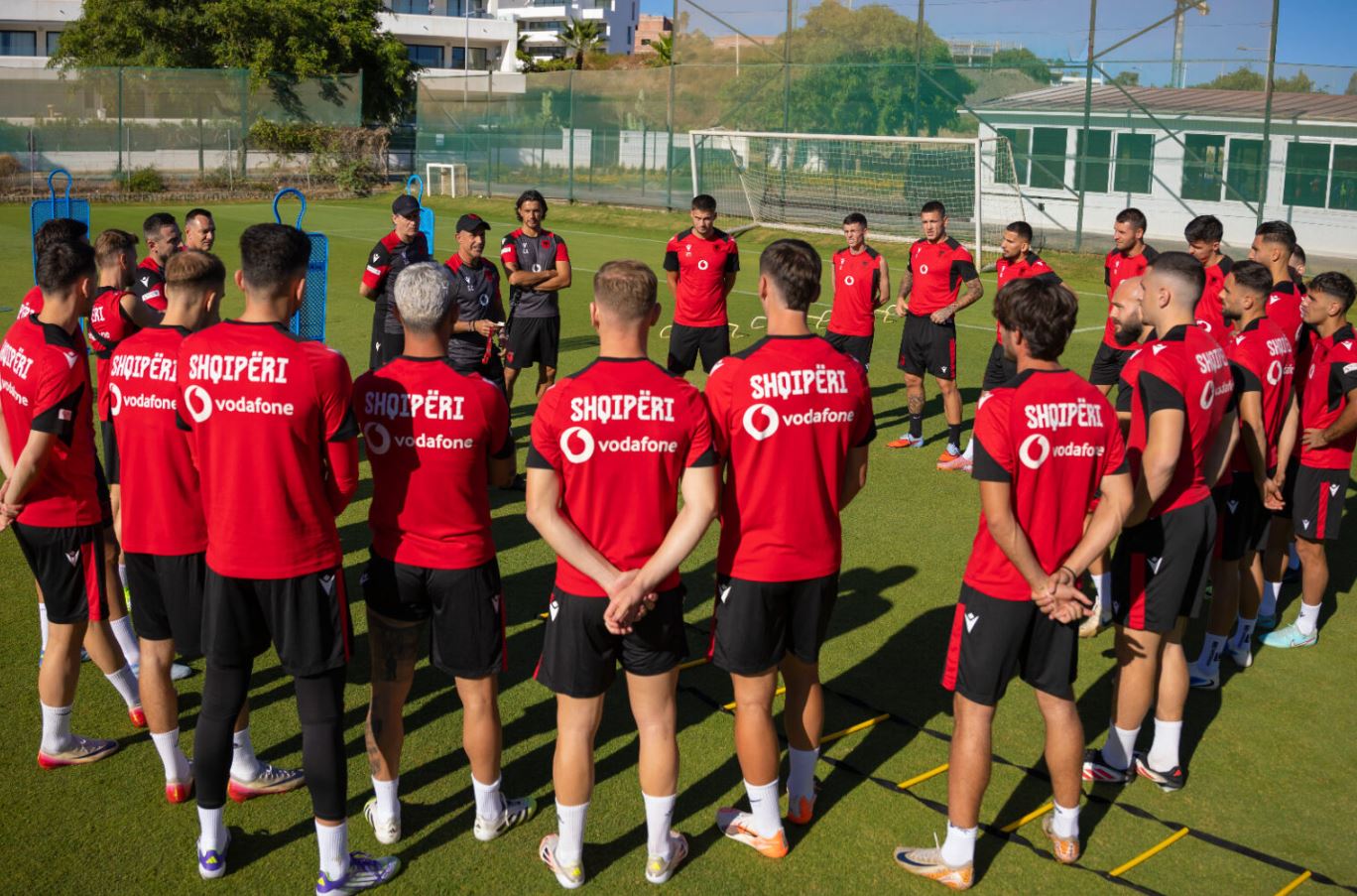 Lëmshi në “play-off”! Sllovakia bën tifo për Shqipërinë