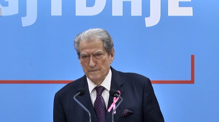 Berisha sulmon Kushtetuesen dhe Presidentin Begaj