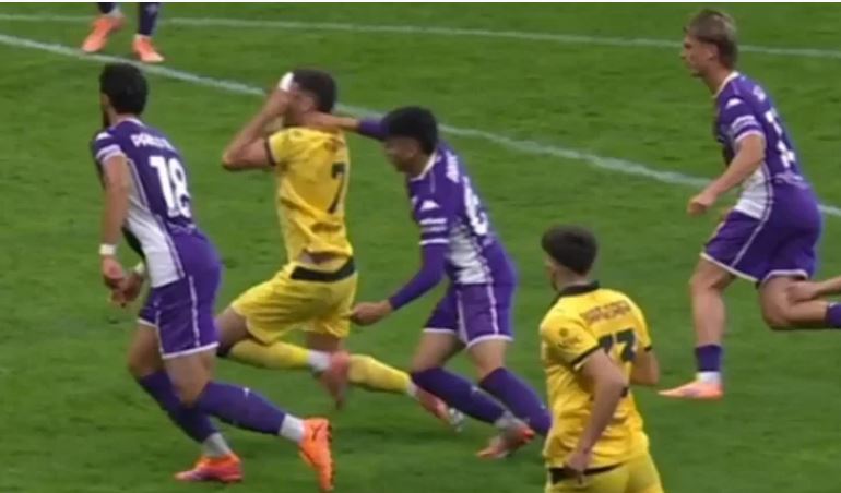 Pezullohen dy arbitrat