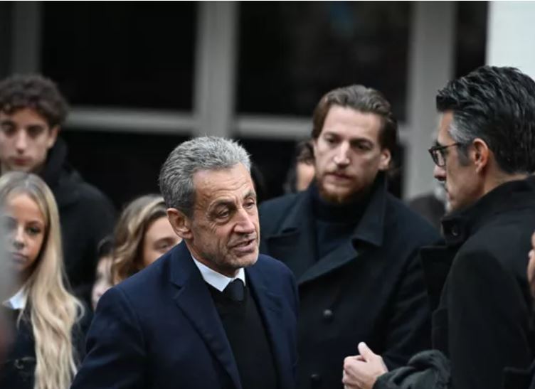 Cilat libra ka marrë Sarkozy me vete në qeli?