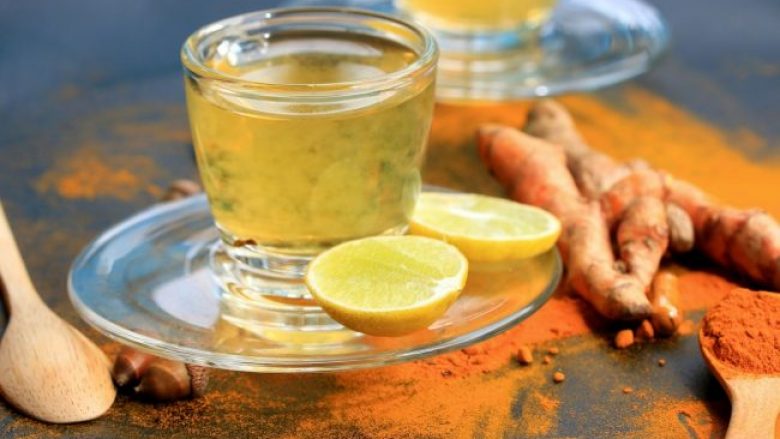 Përfitimet që merr trupi nga konsumi i limonadës prej shafranit të Indisë