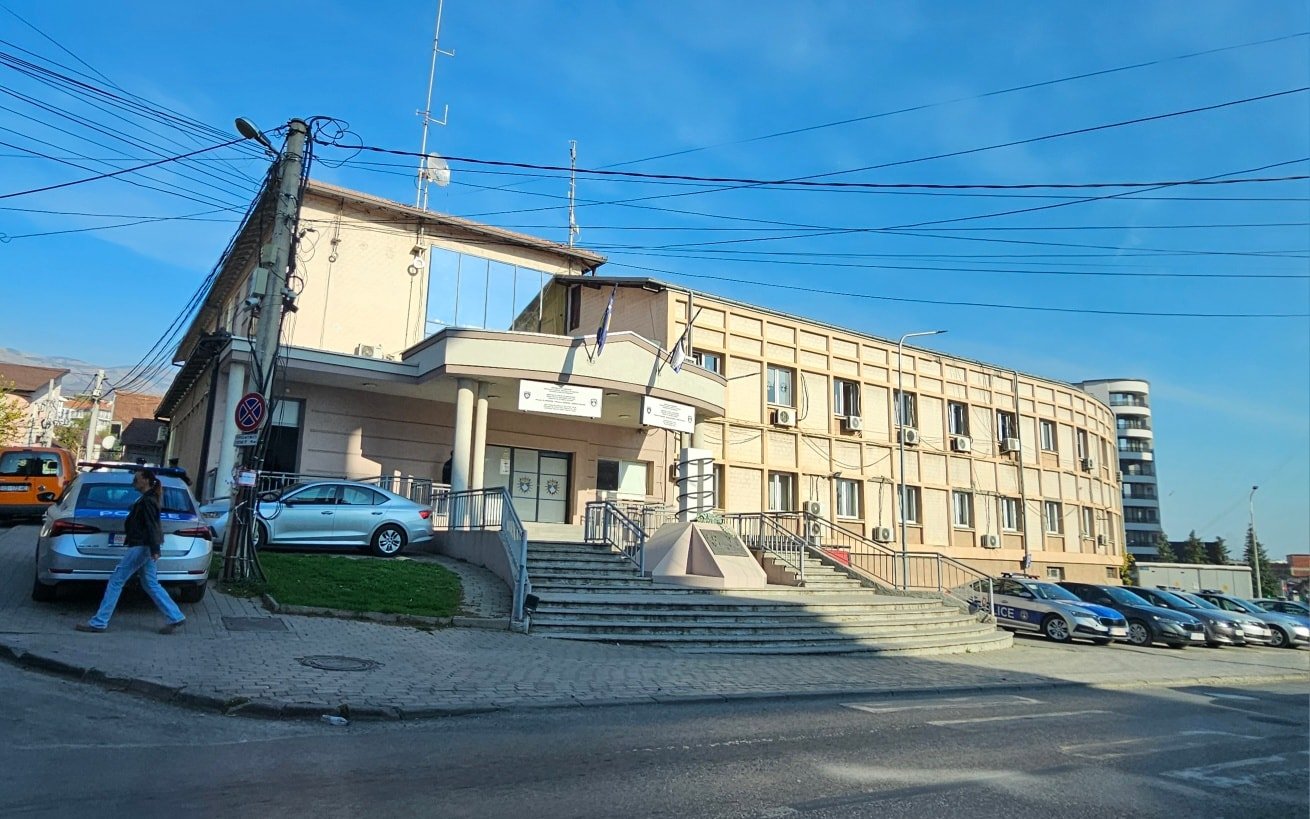 Helmohen disa nxënës të një shkolle në Vitomiricë të Pejës