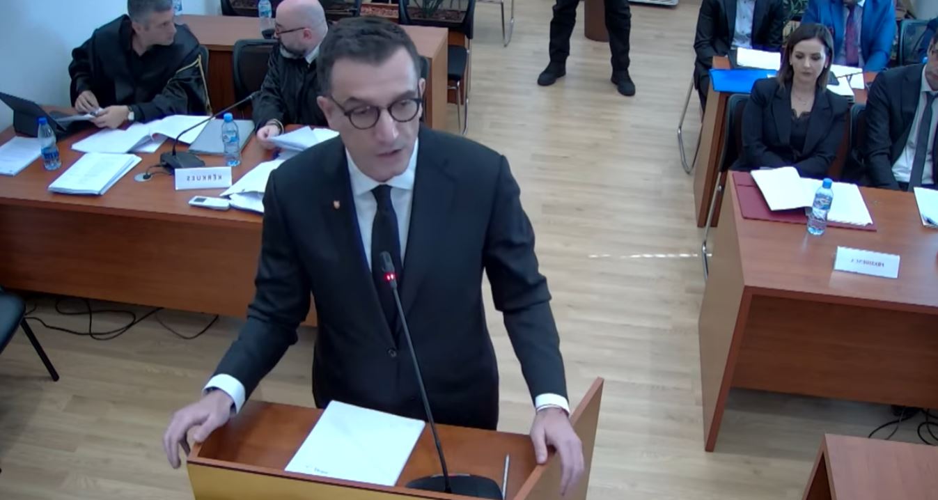 “S’jam këtu për të kërkuar mëshirë…”- Veliaj para trupit gjykues: Vetëm Gjykata Kushtetuese mund ta rikthejë shtetin në binarë