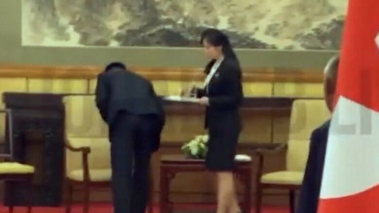 Çdo gjurmë e Kim Jon-un fshihet pas takimit me Putinin – pamjet bëhen virale në rrjetet sociale