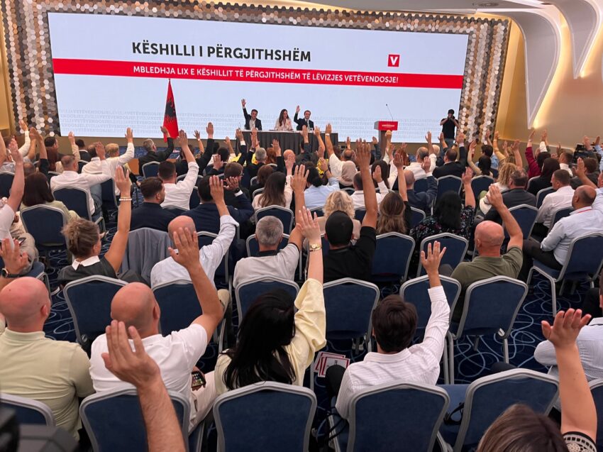 Kurti godet opozitën e gjyqtarët e Gjykatës Kushtetuese për krizën në Kuvend