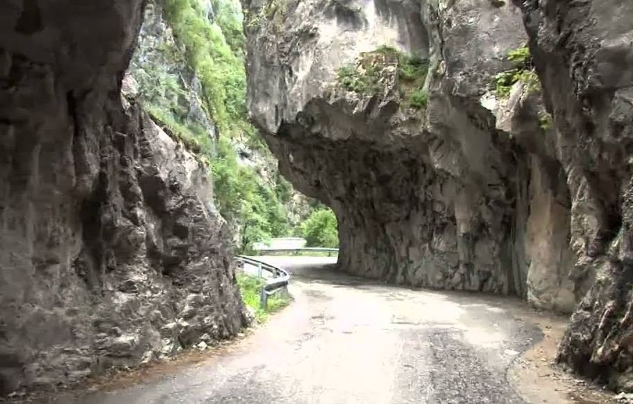 Turizëm pa rrugë: Rugova përballet me të njëjtat probleme çdo vit
