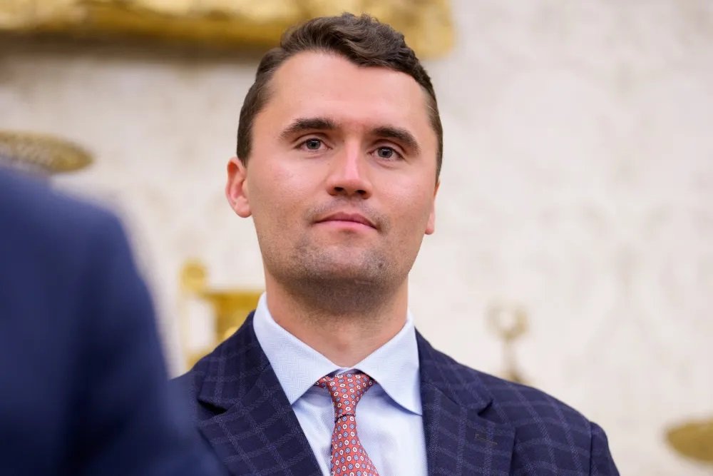 U qëllua në një event, vdes aleati i Trump