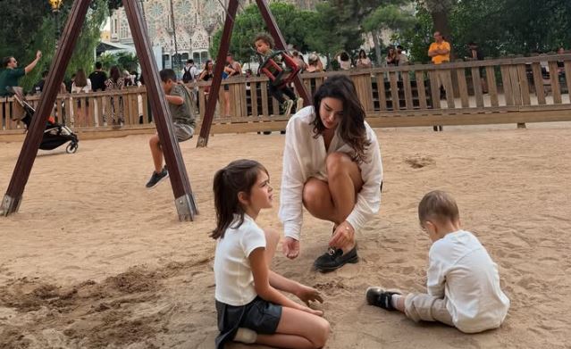 Një nënë si Xhensila, ndan momente të veçanta me fëmijët në Barcelonë 