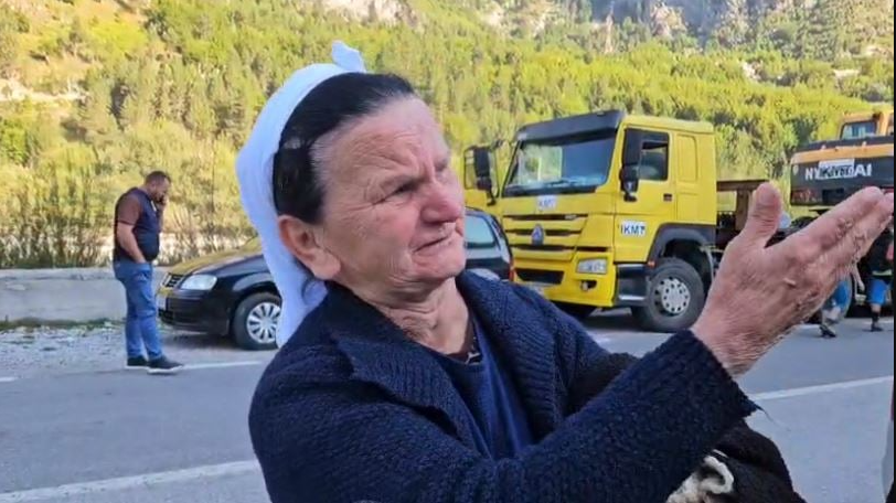 “Për një copë bukë e ngritëm”/ Të moshuarit në lot pas prishjes së objektit në Valbonë