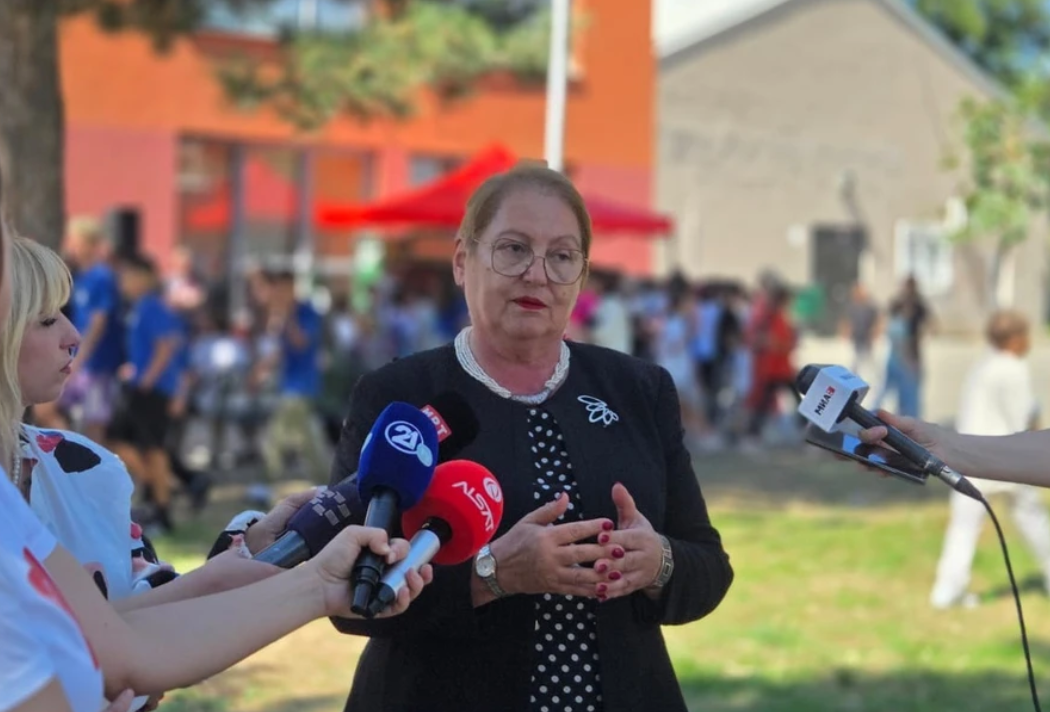 Janevska: Rreth 1800 nxënës nga Trubareva pa pengesë ndjekin mësimin online