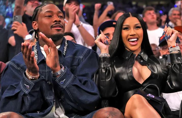 Reperja e njohur Cardi B zbulon lajmin e ëmbël live në TV