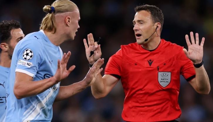 Mediat italiane fajësojnë gjyqtarin për humbjen e Napolit nga Man City