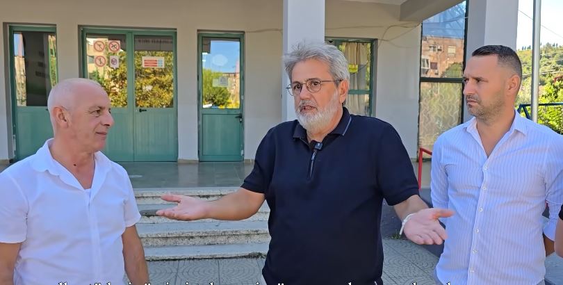 Shkodër, zaptimi i hyrjes së shkollës 9-vjeçare “Ali Laçej”, kryebashkiaku Benet Beci: Javës tjetër zgjidhim problemin e mbartur prej vitesh
