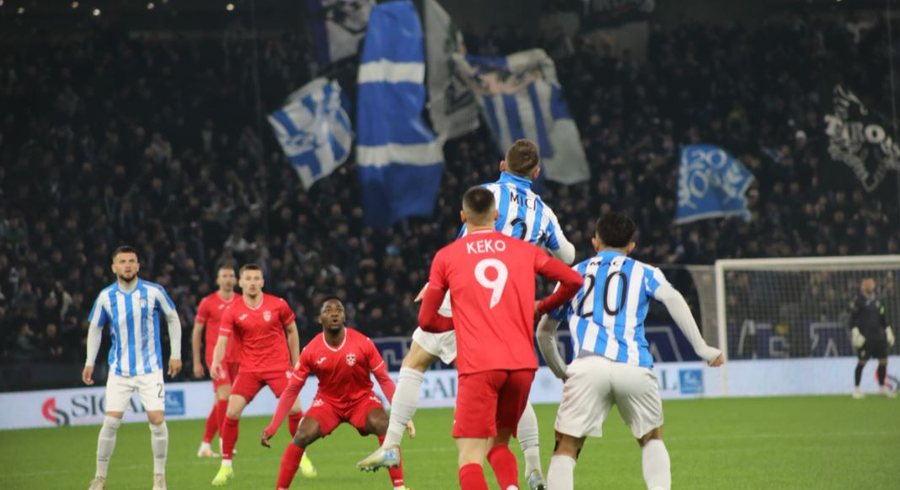 Humbje dhe kartonë të kuq