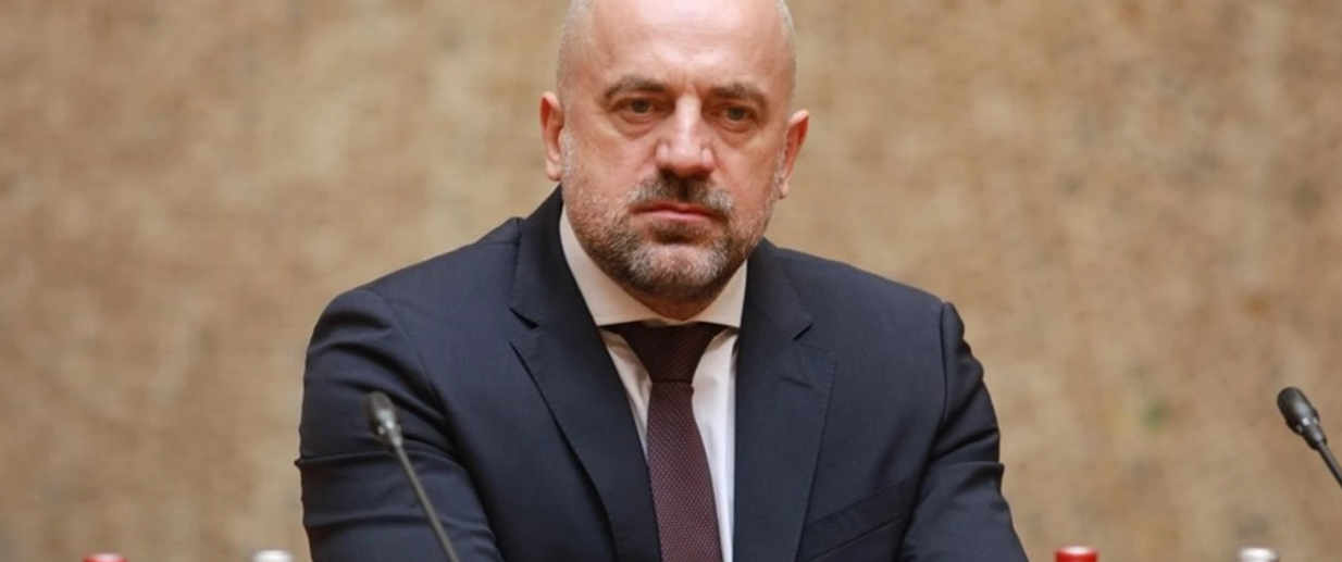 Radoiçiq kërcënon qytetarët serbë që morën pjesë në protestat kundër Vuçiqit