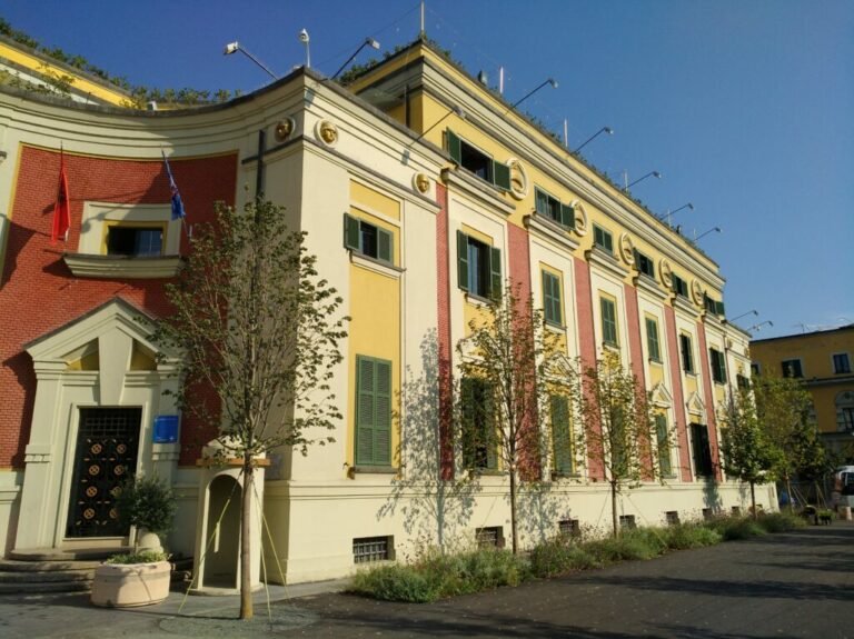 “Karta e Taksapaguesit”, udhërrëfyesi i ri për bizneset e Tiranës!