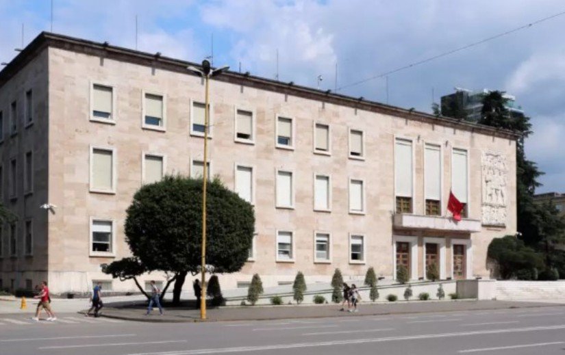 Prefekti dërgon në Këshillin e Ministrave propozimin për shkarkimin e Veliajt