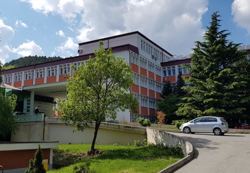 I lënduari nga aksidenti në Bllagajë po trajtohet në Spitalin e Pejës