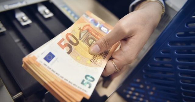 Çfarë po ndodh sot me monedhat e huaja? Ja me sa po blihen dhe shiten dollari dhe euro