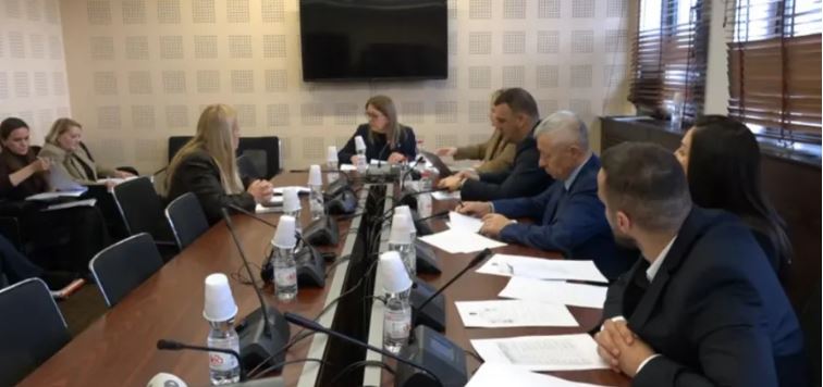 Deputetët i frikësohen zgjedhjeve të reja, theksojnë nevojën e stabilitetit institucional 