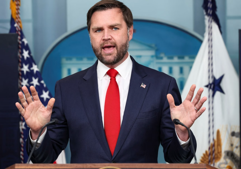 A po përgatitet JD Vance për kandidimin presidencial të vitit 2028 me publikimin e librit të ri?