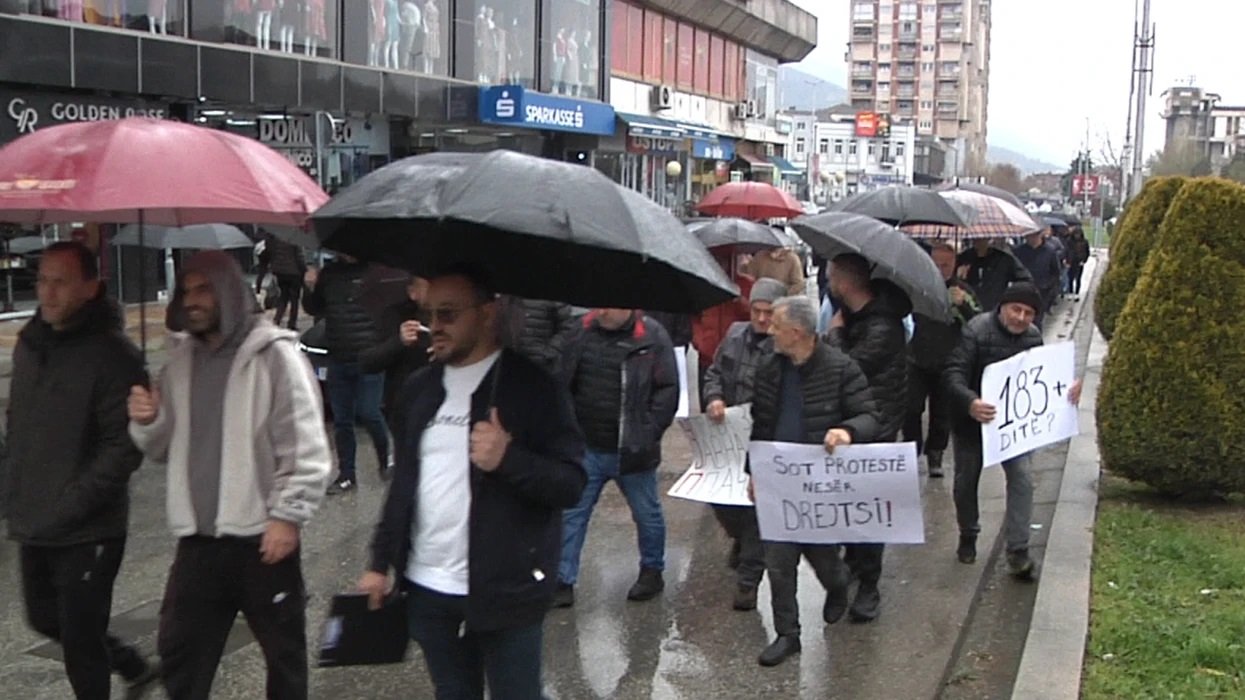 Qytetarët e Tetovës që kanë punuar jashtë vendit, protestuan kundër vendimit të DAP-it për tatimin personal