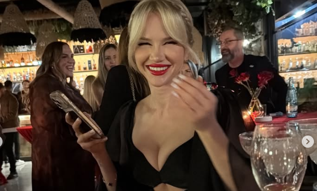 Sara Kolami “çmend” rrjetin me paraqitjen joshëse 