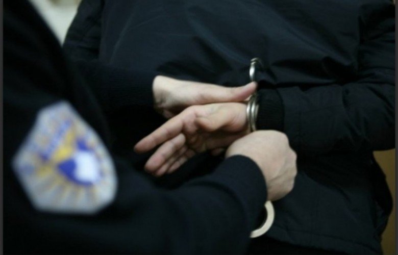 Arrestohet një person për mashtrim dhe falsifikim dokumentesh