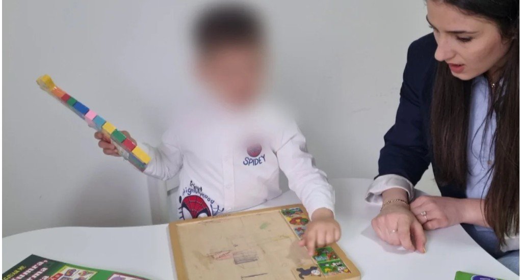 Autizmi kërkon vëmendje/ Rriten rastet e diagnostikuara, prindërit dhe specialistët kërkojnë më shumë mbështetje