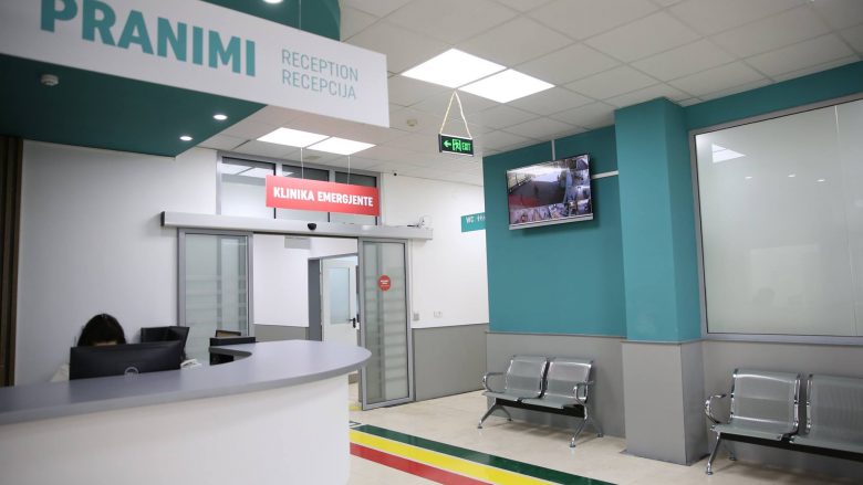 “I kishte 10 plagë”, mjekja shtatzënë e sulmuar nga qentë në QKUK lirohet nga spitali