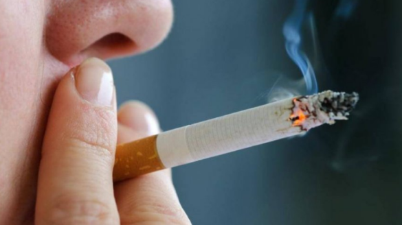 Përveç zemrës dhe mushkërive, cigarja rrezikon edhe shikimin