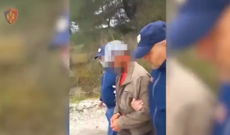Ishte zënë me vëllanë dhe mbante pushkë me vete, arrestohet i riu në Vlorë