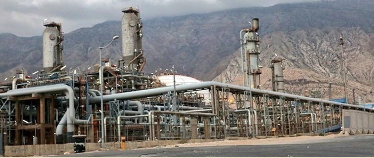 Sulmet ajrore dëmtojnë impiantet petrokimike të Iranit
