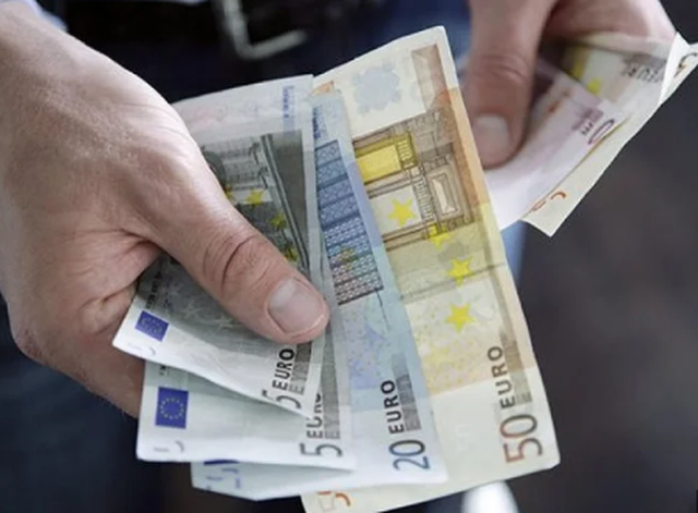 Çfarë po ndodh me monedhat e huaja? Ja sa shitet dhe blihet euro dhe dollari për ditën e sotme