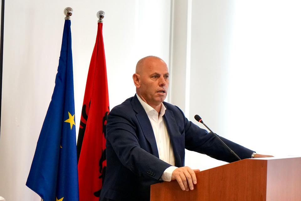 Lladrovci: Besimtarë katolikë, për shumë mot, gëzuar Pashkët