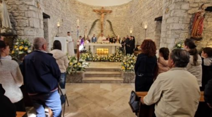 Besimtarët katolikë në Durrës kremtojnë Pashkët, festa e shpresës dhe paqes në kishat katolike dhe ungjillore