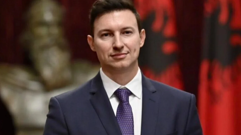 Ambasadori i Shqipërisë në Shkup, mesazh të koduar para protestës për gjuhën shqipe: Një burrë shteti mendon për brezin e ardhshëm