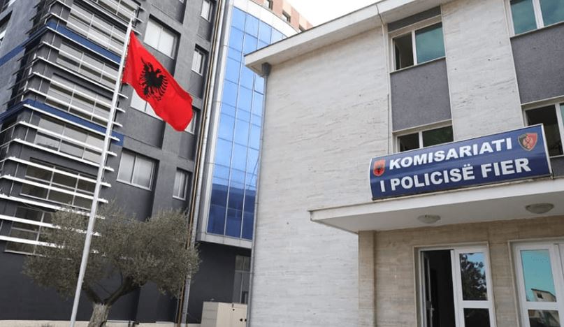 Qëlloi me armë zjarri një person dhe u largua, arrestohet 27-vjeçari në Fier