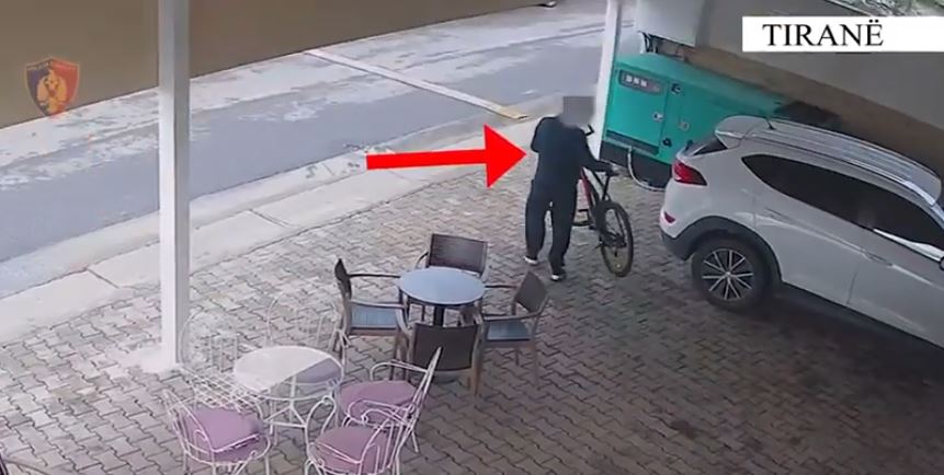 Autor i 4 vjedhjeve të tjera/ Tiranë, kamerat nxjerrin zbuluar 26-vjeçarin duke vjedhur biçikletën