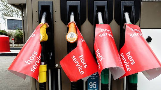 Franca drejt krizës energjetike? Rreth 18% e pikave të furnizimit përballen me mungesa të karburanteve