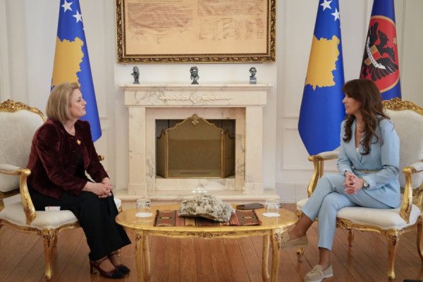 ​U.d. Presidentja Haxhiu mbështetje QKRMT-së për të drejtat e të mbijetuarve nga torturat