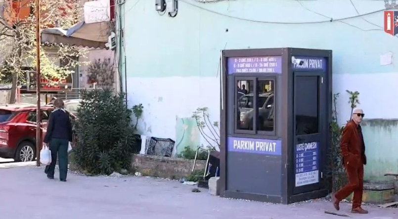 Aksioni për lirimin e hapësirave publike të zëna padrejtësisht në Tiranë, evidentohen 75 parkime me pagesë
