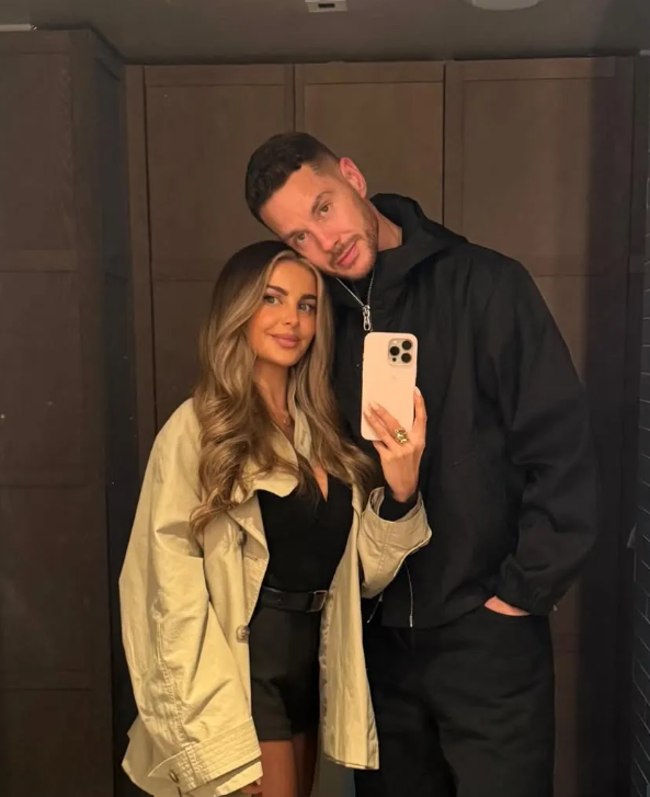 Scott Thomas shijon fundjavën romantike të Pashkëve me Lauren Kingsman, mes luksit dhe relaksit në spa