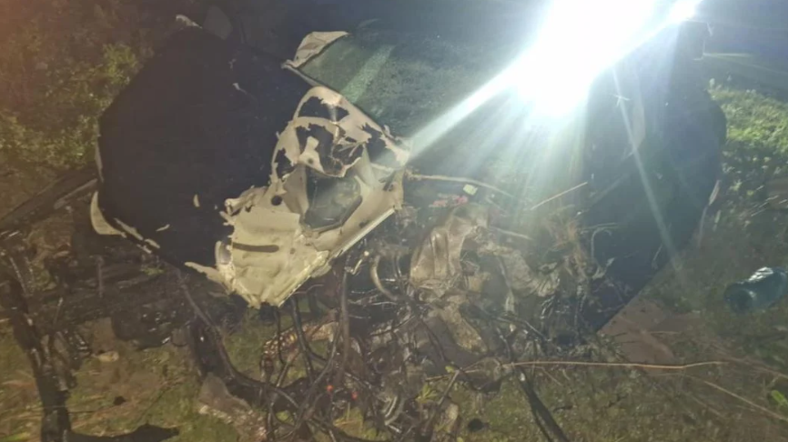 Aksident fatal në aksin Fier-Vlorë, humb kontrollin e mjetit dhe përplaset me bordurë e rrugës, ndërron jetë i riu