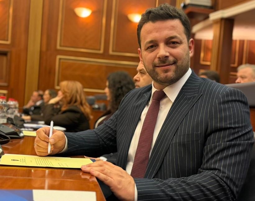 Deputeti i VV-së me mesazh për opozitën: Nuk lëshojmë pe përballë atyre që nuk duan zgjidhje